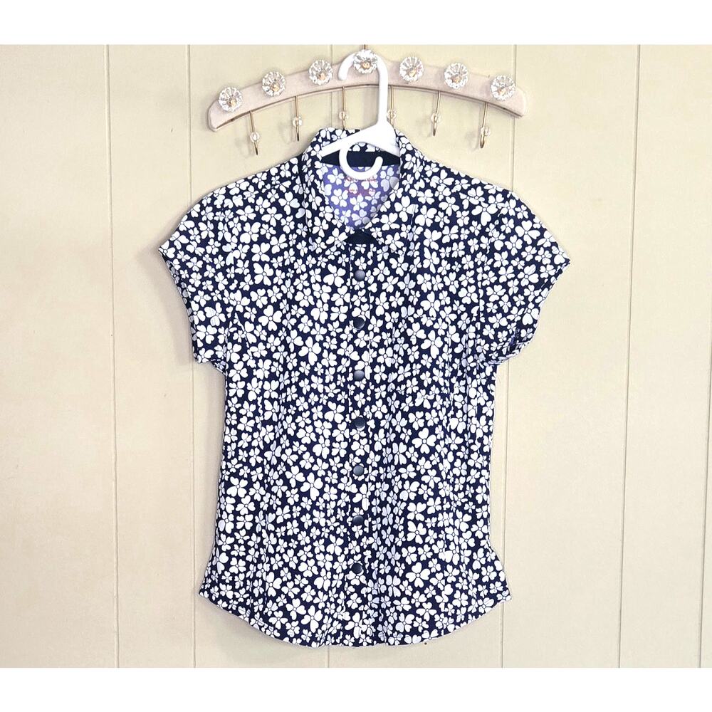Kinona Golf Blue and White Floral Top Size Small